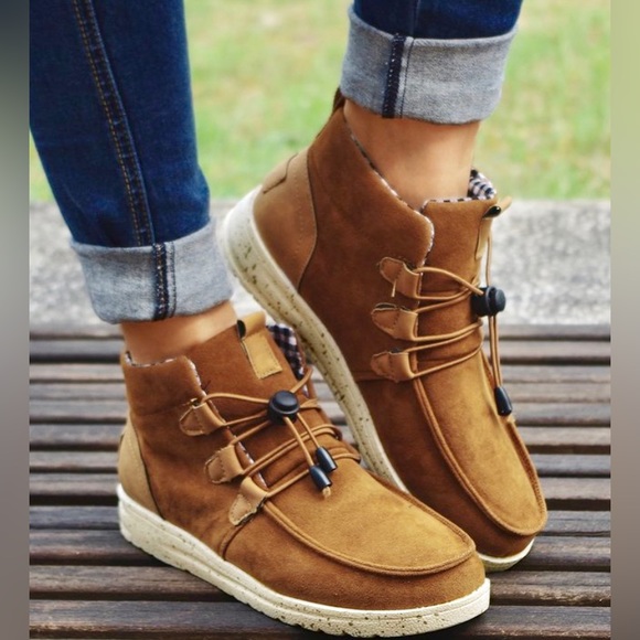 ROSY Shoes - Brown Laced-Front Ankle Boot